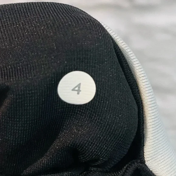 Lululemon Sz 4 Boogie Short Full-On Luon Black / Su14 Quilt 14 Floral Reversible - Picture 12 of 13